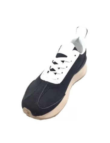 Deportiva para mujer en color negro y plataforma