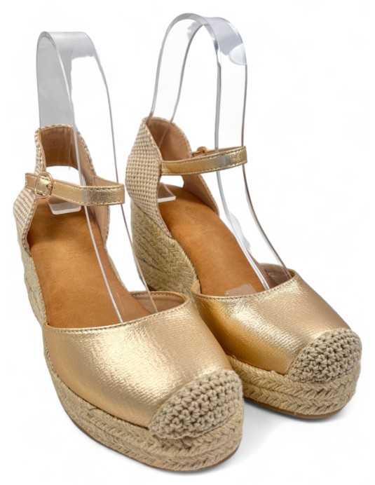 Sandalia cuña y plataforma color oro - Timbos Zapatos