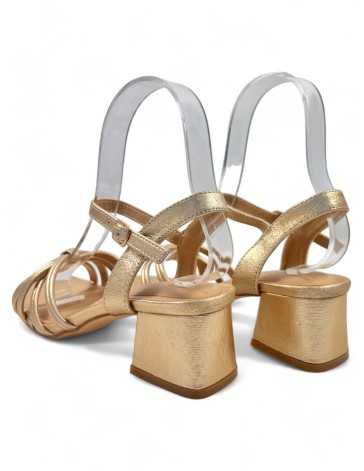 Sandalia de tacón en color oro - Timbos Zapatos