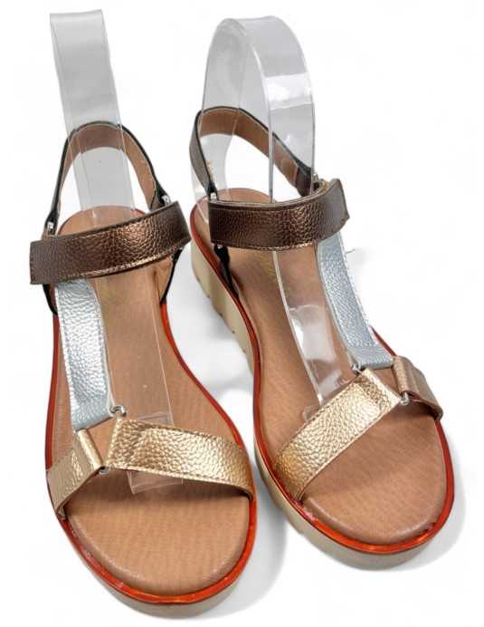 Sandalia plataforma comoda en color oro - Timbos zapatos
