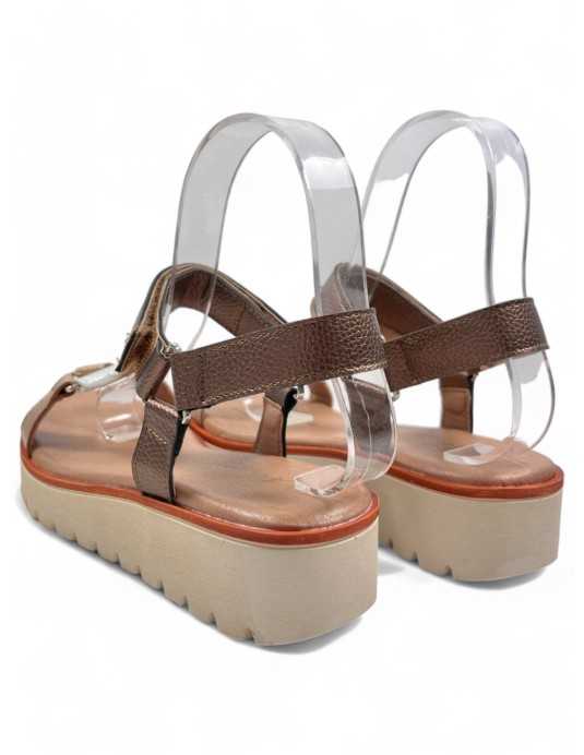 Sandalia plataforma comoda en color oro - Timbos zapatos