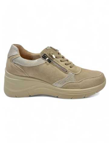 Deportivo cuña interior de mujer color beige - Timbos Zapatos