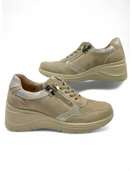 Deportivo cuña interior de mujer color beige - Timbos Zapatos